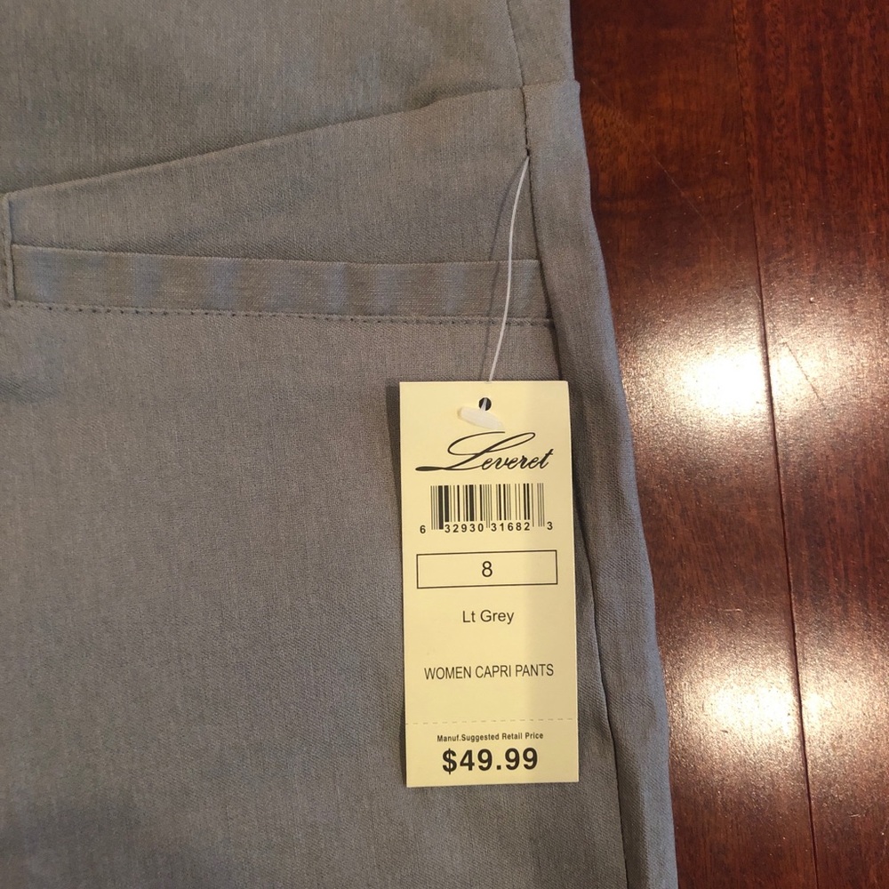 NWT Women’s cropped pull up stretch gray Capri pants